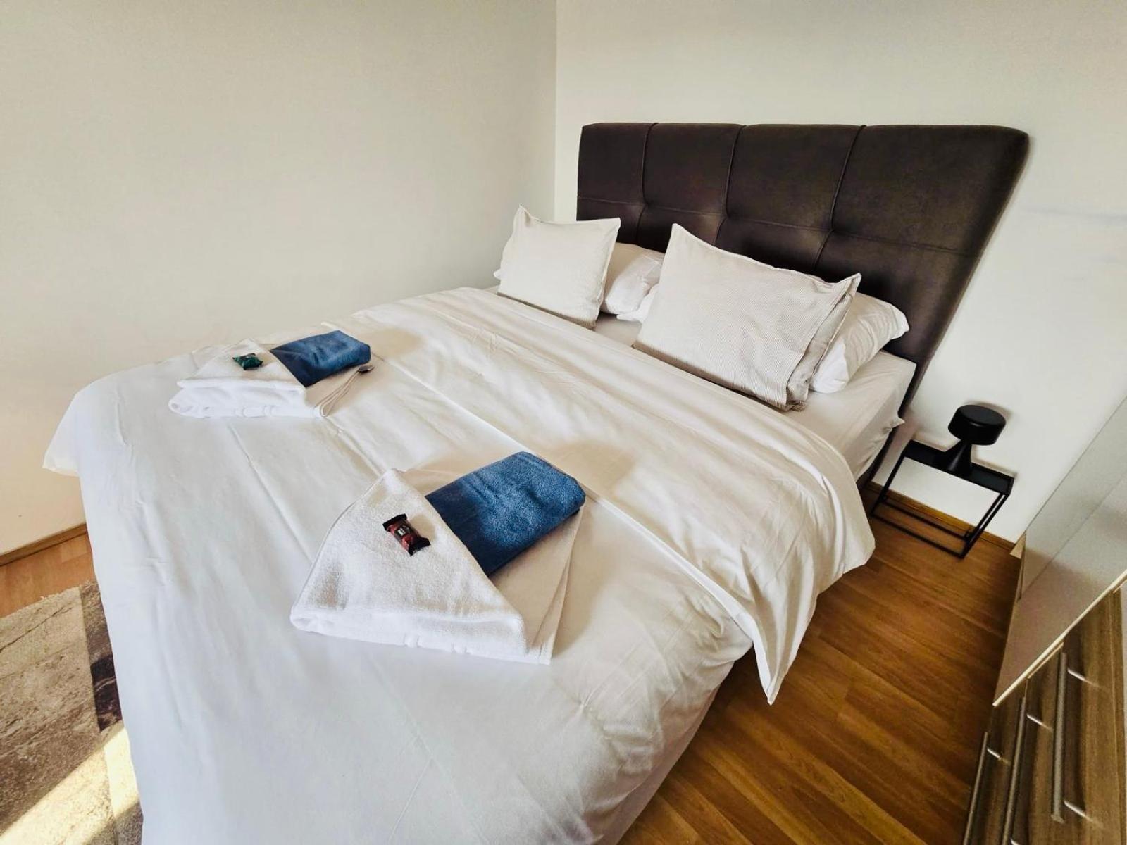Fly By Suite - Zagreb Airport - 0-24H Self Check In&Out - Parking On Site Velika Gorica Buitenkant foto